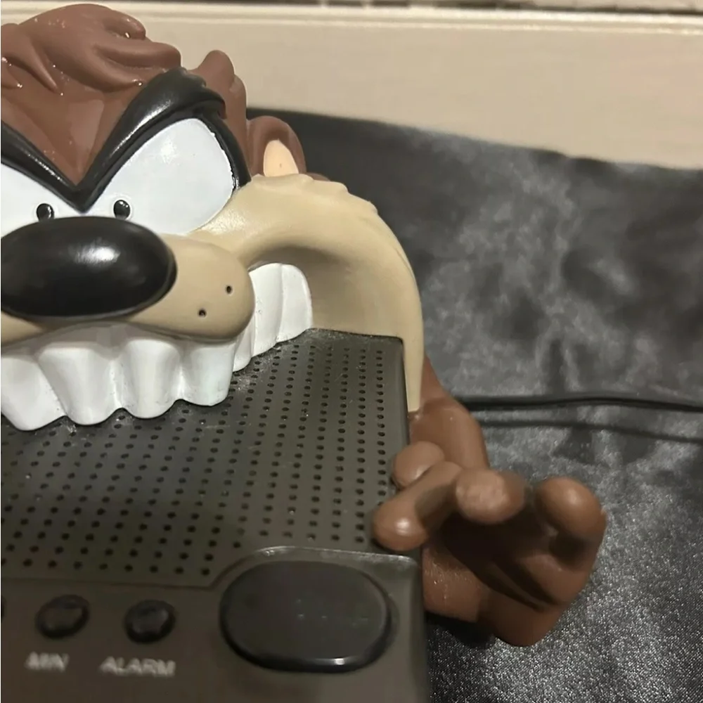 Vintage Warner Bros Taz Tazmanian Devil Westclox Alarm/Radio Clock 1997 RARE HTF